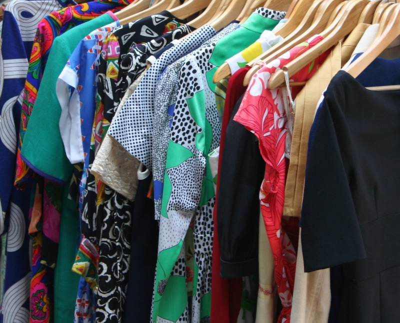 vitrine-SAORGE-min_dresses_apparel_clothing_clothes_clothes_hangers_wooden_hangers_retail_shop_closet-1149845